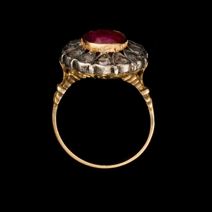 ARMSMYCKE samt RING, förgyllt silver, rubiner och polki diamanter. Vikt tot. 45 g.