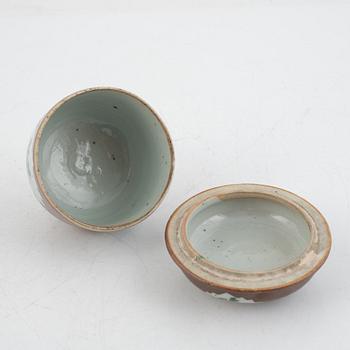 Two porcelain cups, China, Qianlong (1736-95).