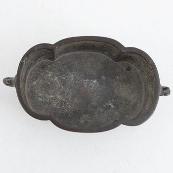 A bronze incense burner, China, Qingdynasty, 19th century.