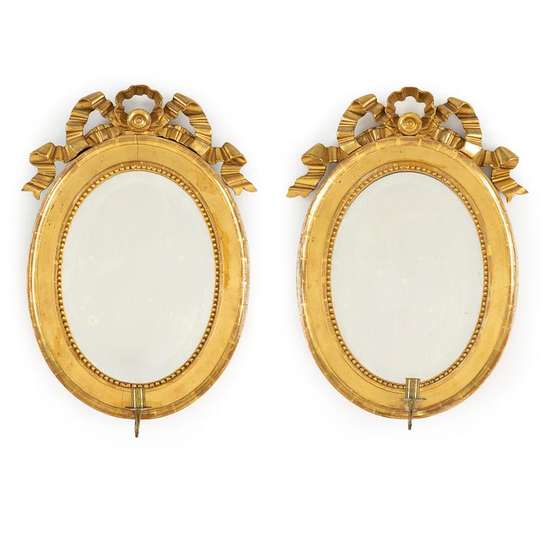 SPEGELLAMPETTER, ett par, gustaviansk stil, 1800-talets slut.
