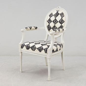 KARMSTOL, gustaviansk stil, 1900-talets första hälft.
