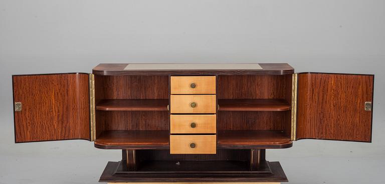 SIDEBOARD, Art decostil, 1900-talets mitt.