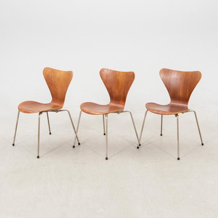 Arne Jacobsen, five "Series 7" chairs for Fritz Hansen, Denmark, mid-20th century.