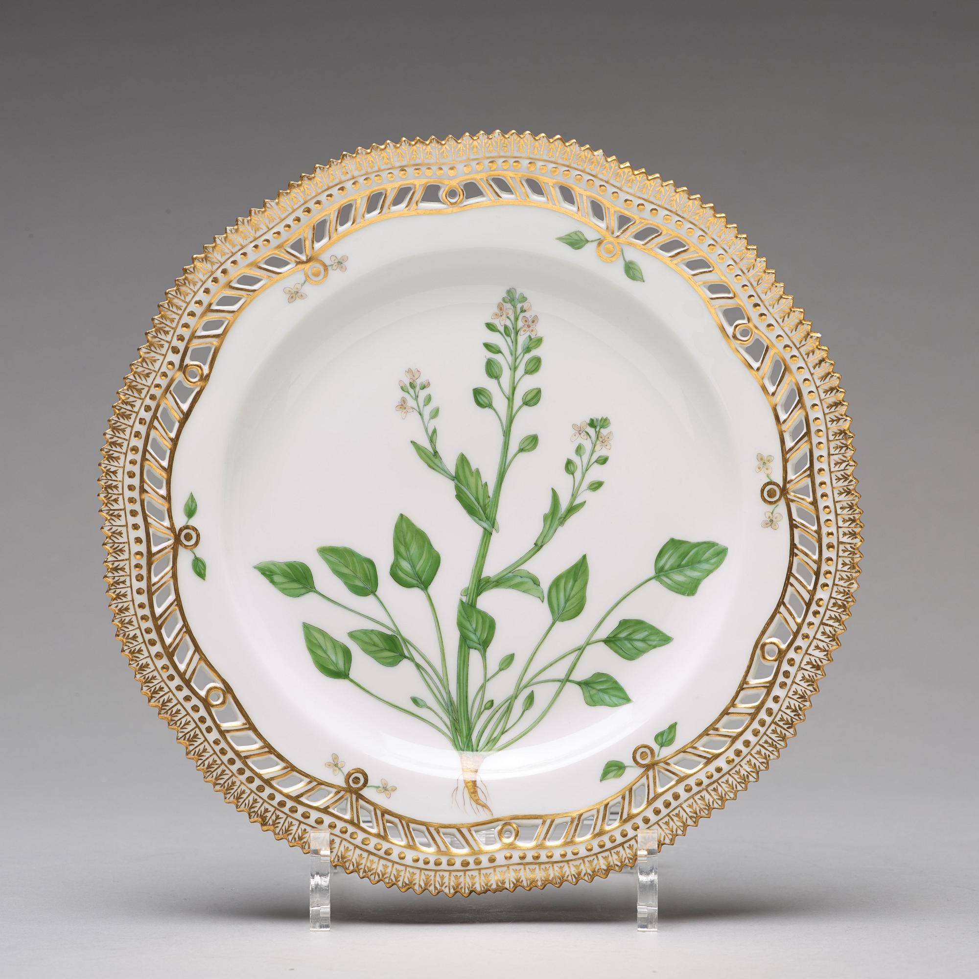A set of 12 Royal Copenhagen 'Flora Danica' dessert dishes, Denmark, 20th Century.