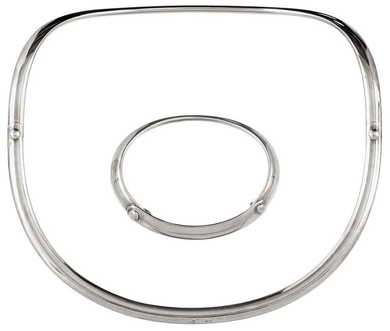 Vivianna Torun Bülow-Hübe, VIVIANNA TORUN BÜLOW HÜBE, halsring och armring, Firma Georg Jensen efter 1945-77,