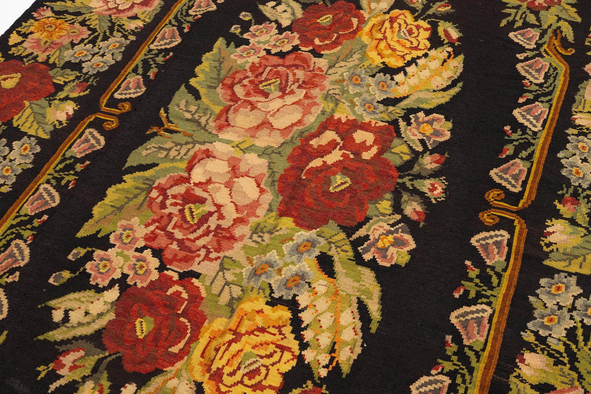 A Moldavian Kilim carpet, approx. 380 x 258 cm.