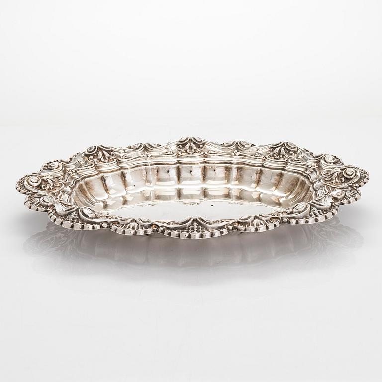 A silver (.915) serving bowl, Spain, mid-20th century.