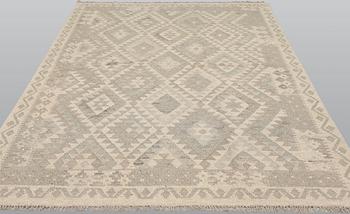 A Kilim rug, approx. 236 x 171 cm.