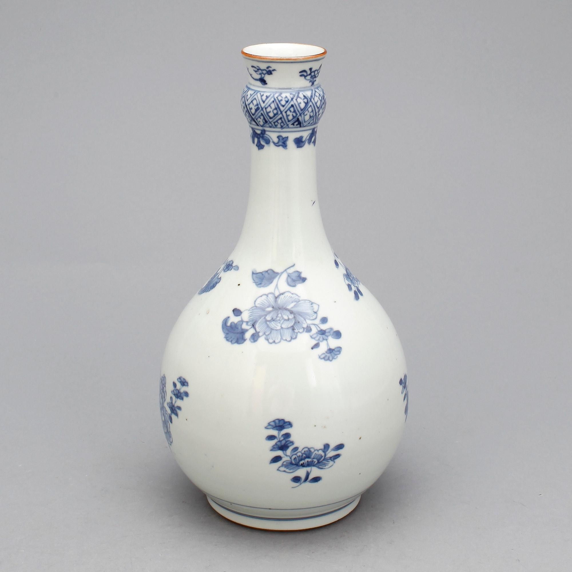 VAS, porslin, Kina, Qing dynastin, Qianlong (1735-96).