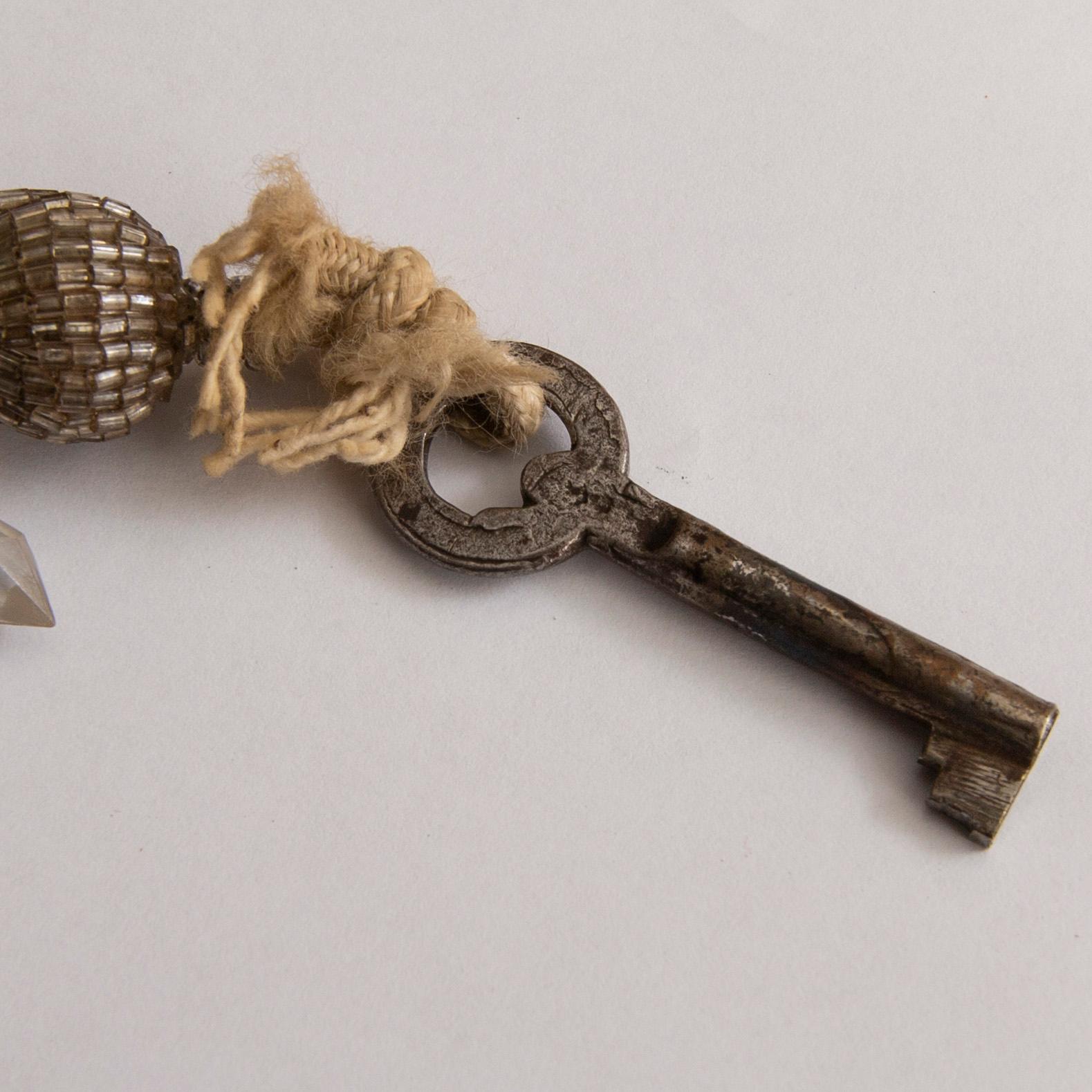 Bokskåp/vitrinskåp 1900-talets första hälft.