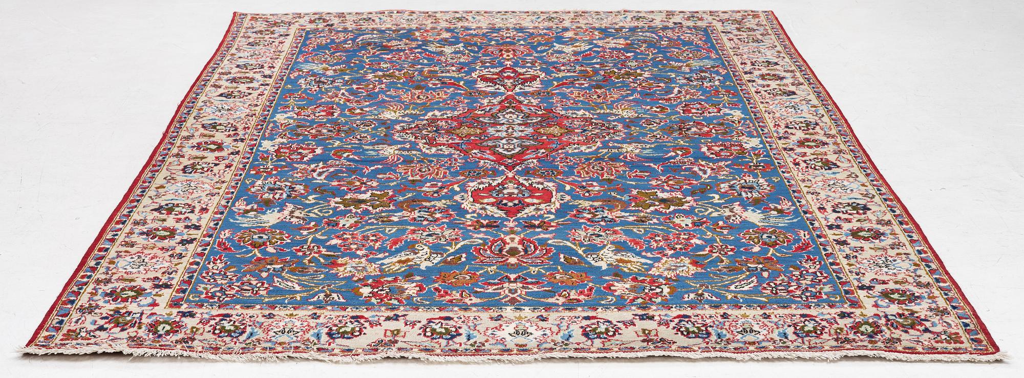 A Najafabad carpet, c. 293 x 202 cm.