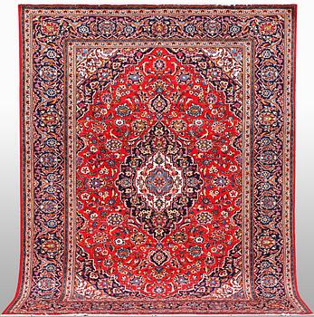 A carpet, Kashan, ca 354 x 251 cm.