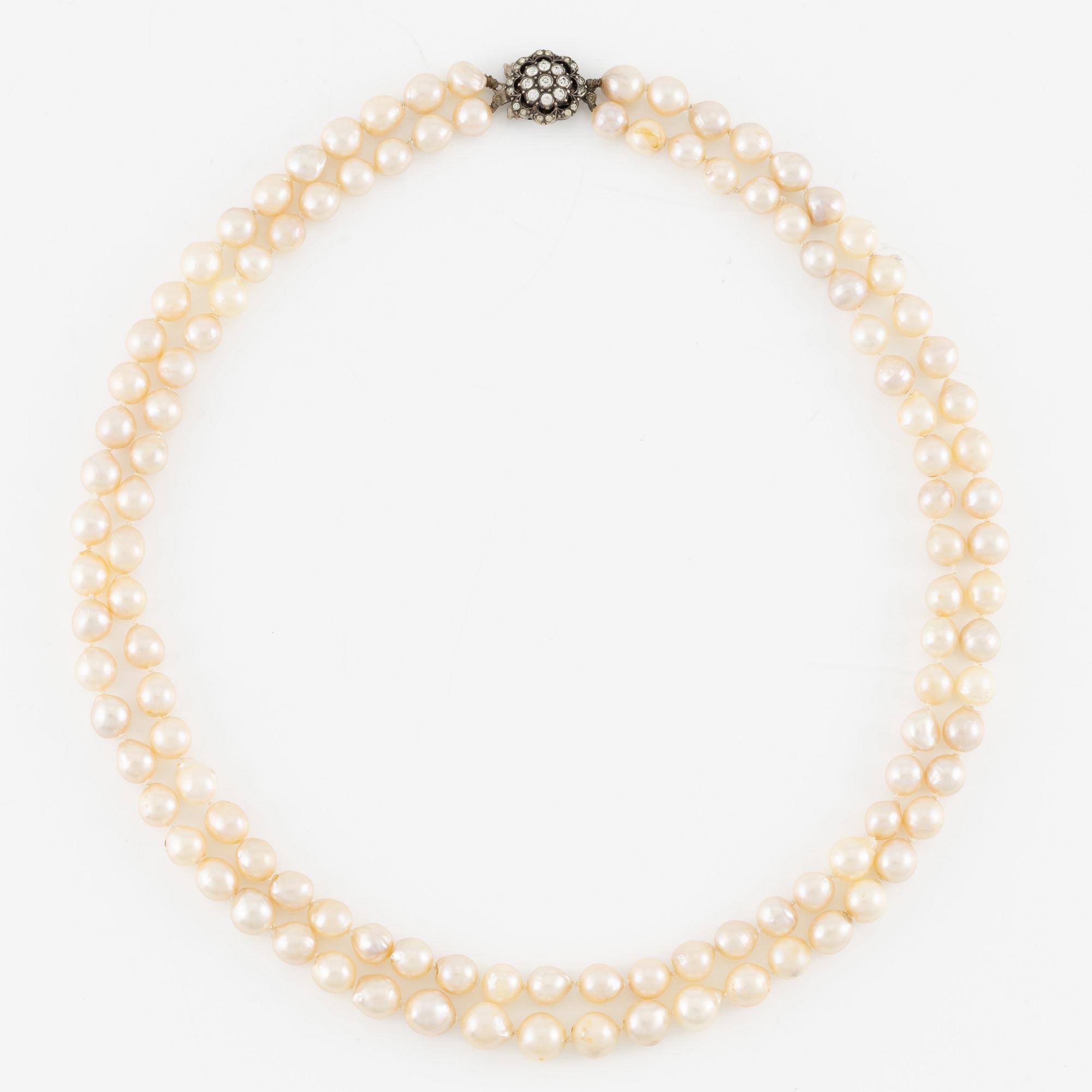 Pearl necklace, double-stranded with cultured pearls, with a clasp of silver set with pastes.