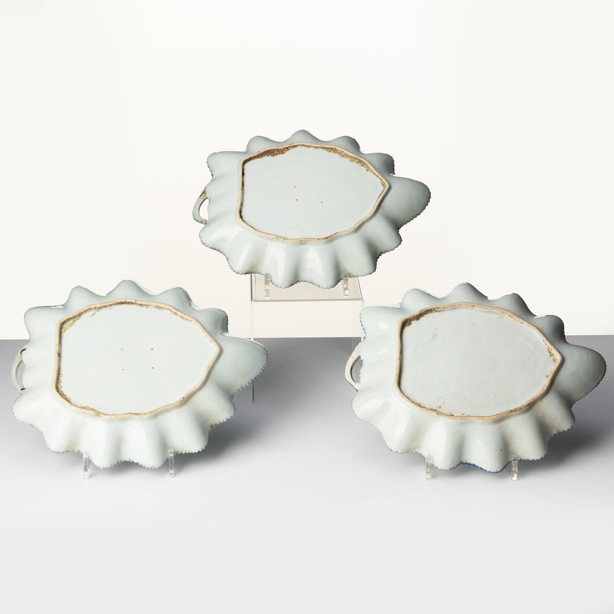 Fat, tre stycken, porslin. Qingdynastin, Qianlong (1736-95).