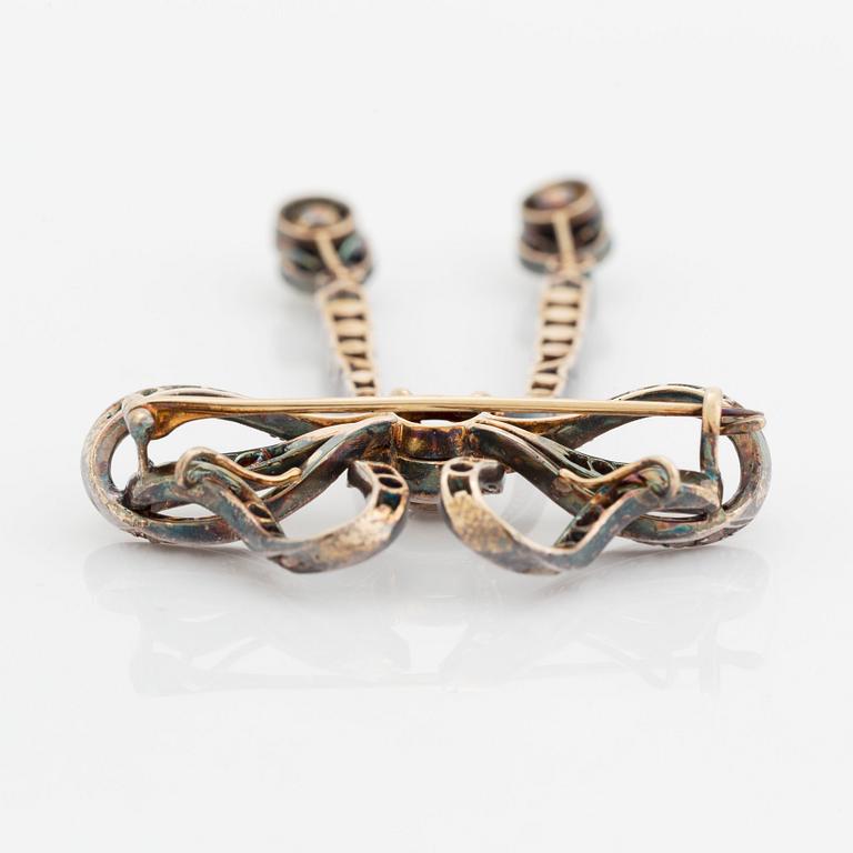 A 14K gold and silver brooch set with old- and rose-cut diamonds and two pearls.