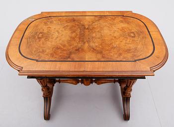 SOFFA OCH BORD, nyrenässans, omkring år 1900.