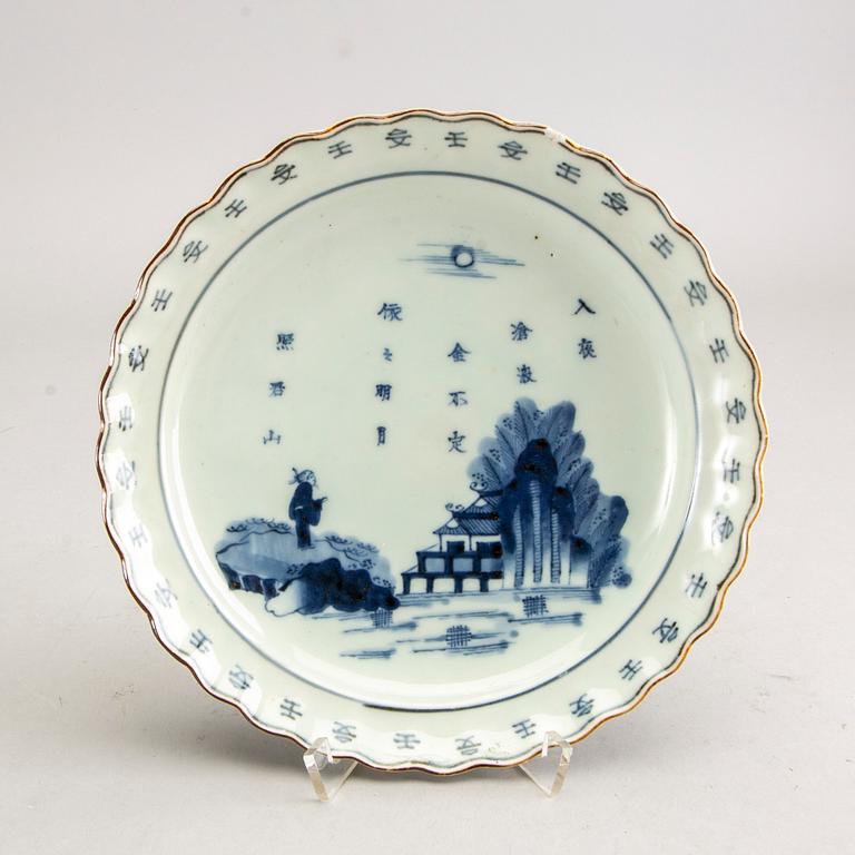 A blue and white dish, Japan, 19th Century.