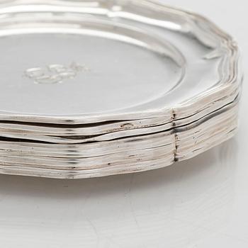 Lasinalusia, 18 kpl, cocktaillusikoita, 7 kpl, hopea, ja pullonalusia 3 kpl, alpakka, suomalaiset valmistajat, 1930-luku.