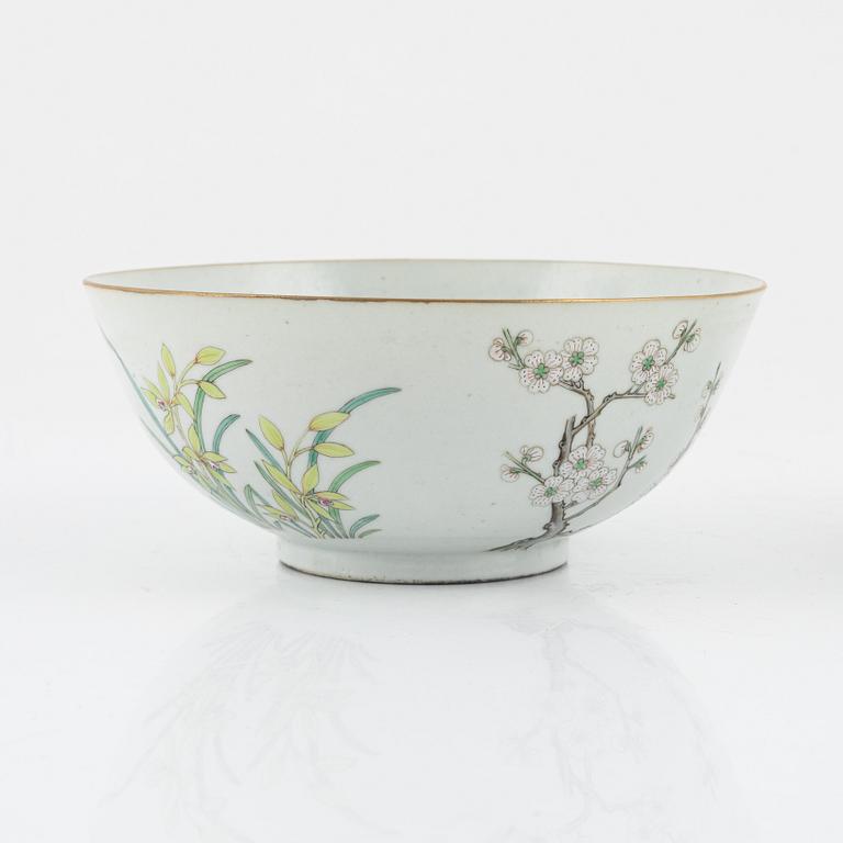 Two Chinese porcelain bowls, early 20th Century.
