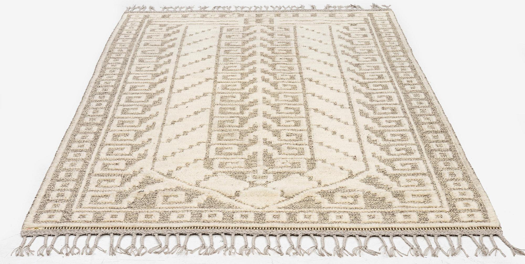 Märta Måås-Fjetterström, a 'Vita spetsporten' carpet, knotted pile in relief, c. 225 x 136 cm. signed AB MMF.