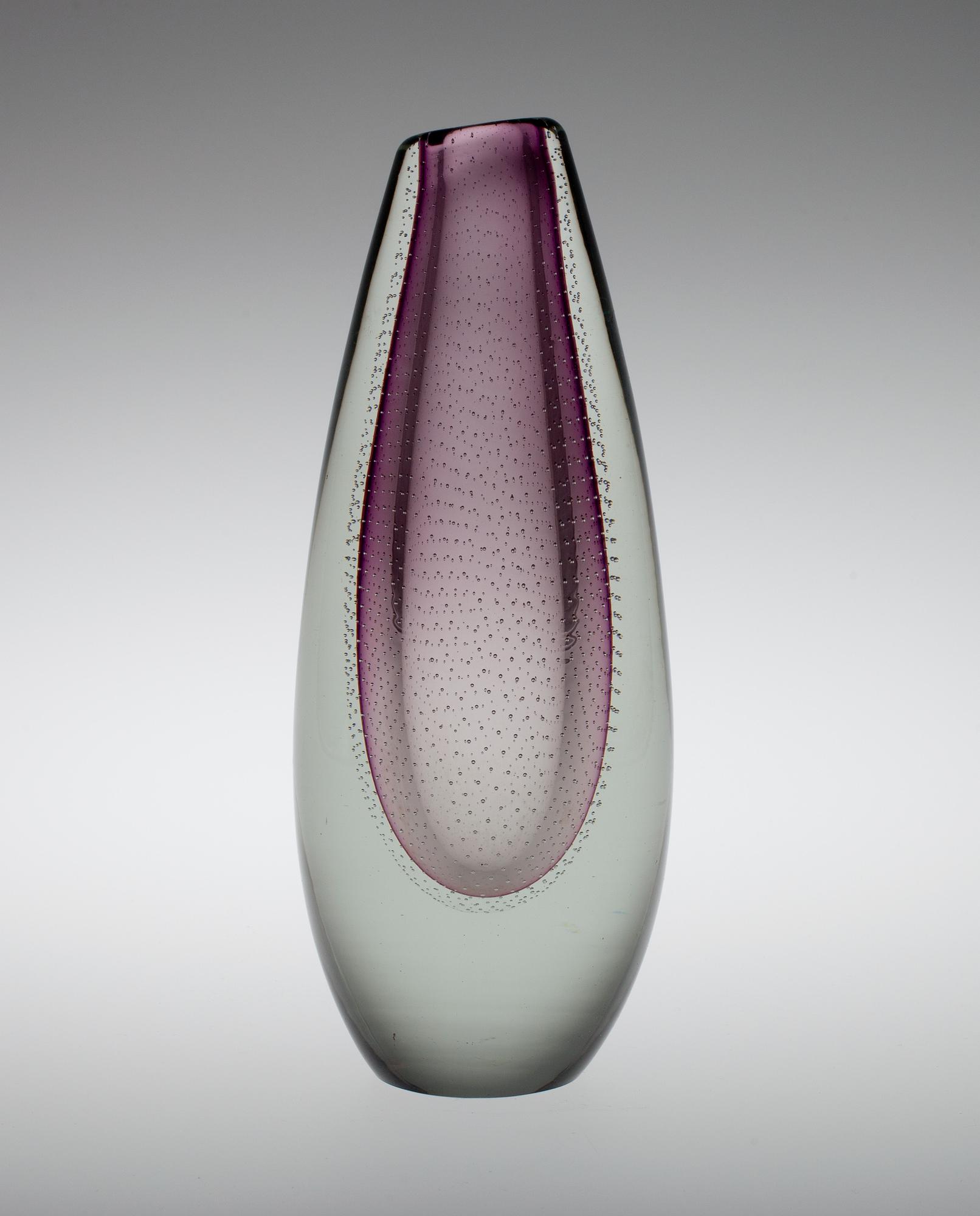 Gunnel Nyman, A VASE.