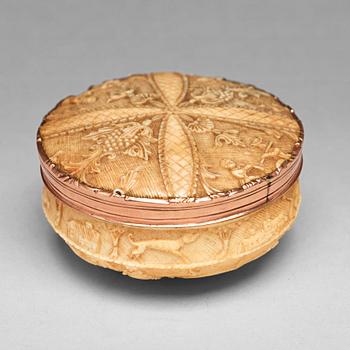 246. A 17th century bone and gold snuff-box.