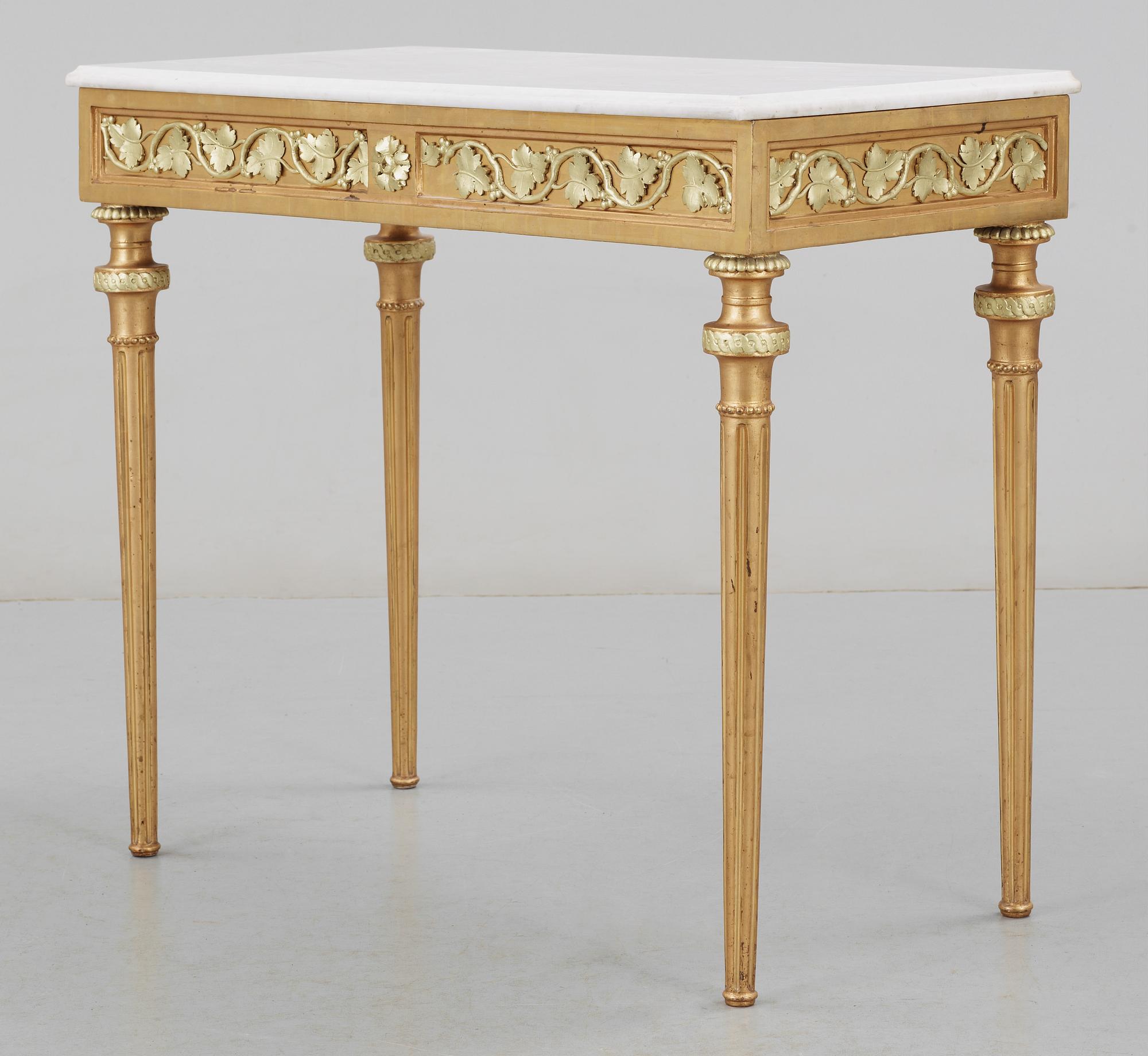 KONSOLBORD. Sengustavianskt stockholmsarbete i Pehr Ljungs art. 1700-talets slut.