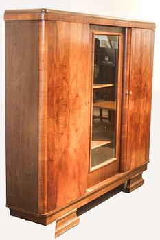 KLÄDSKÅP, 1900-talets första hälft.