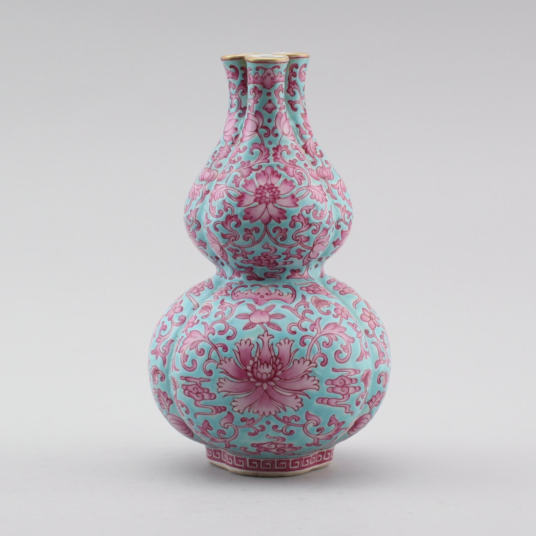 TULPANVAS, porslin, Kina, sannolikt 1900-tal.
