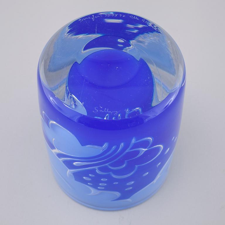 An Ariel glass vase signed by Olle Alberius, Orrefors.