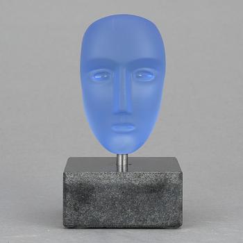 SKULPTUR, glas, Bertil Vallien, Kosta Boda. Signerad och numrerad atelier 9990007/1000.