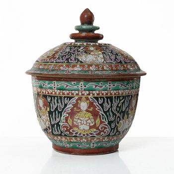 A Benjarong porcelain bowl with cover, Thailand, 19th century.