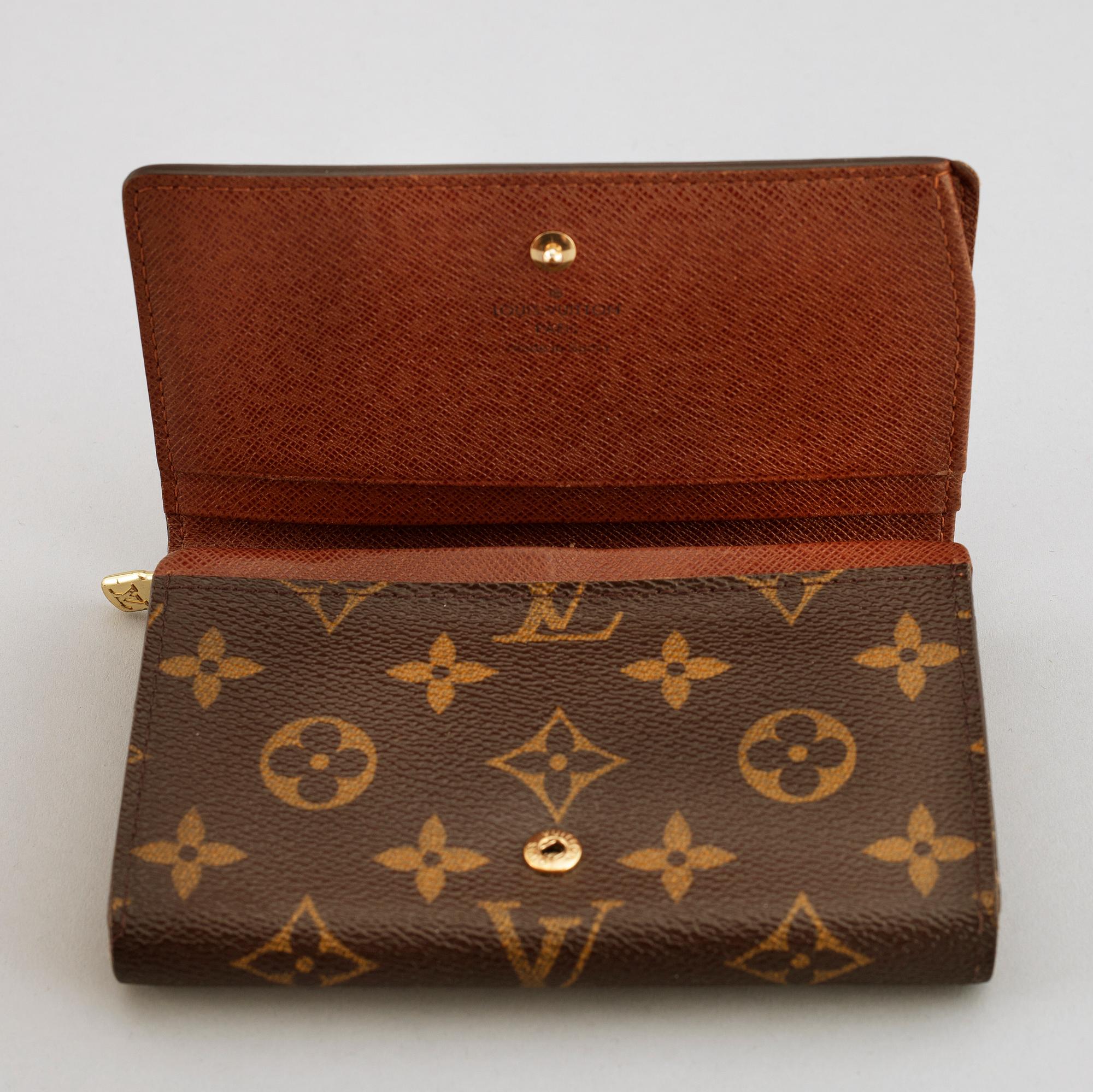 LOUIS VUITTON, a monogram canvas wallet.
