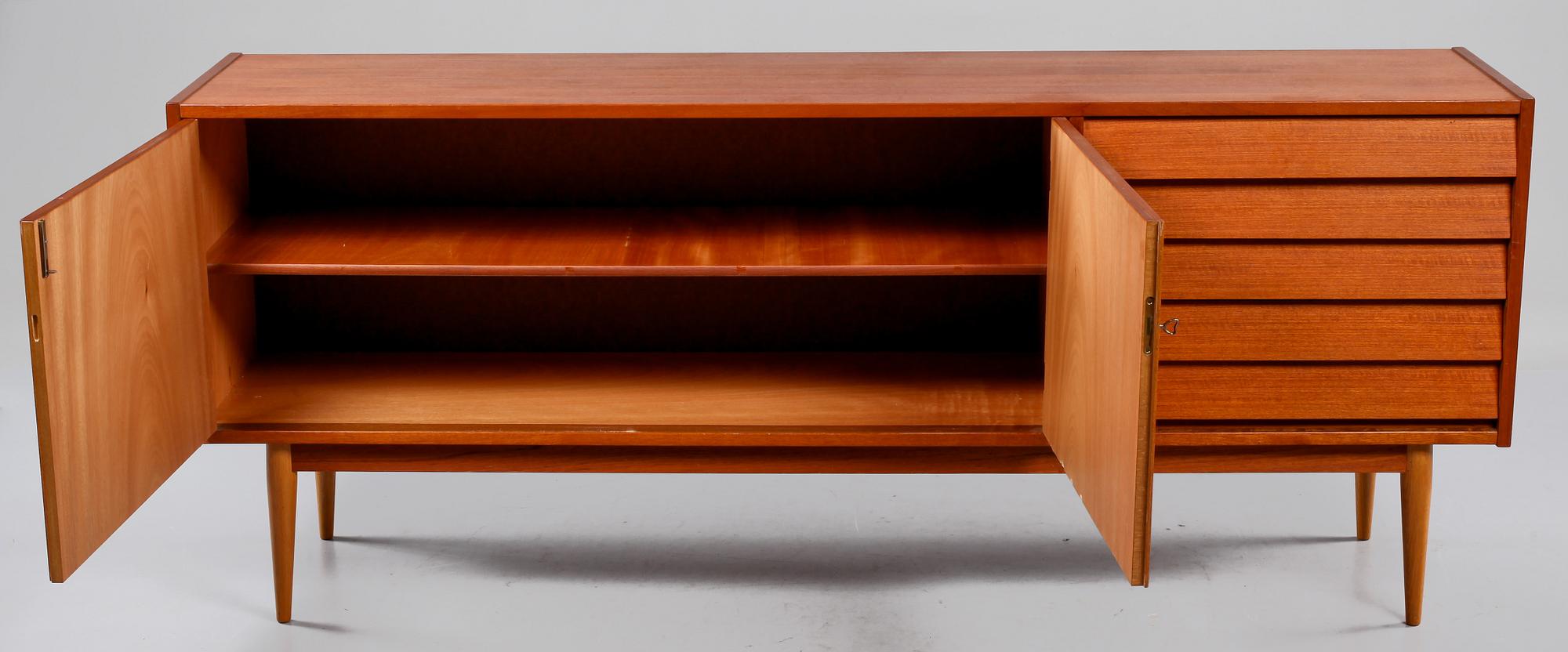 SIDEBOARD, Sverige, 1900-talets mitt.