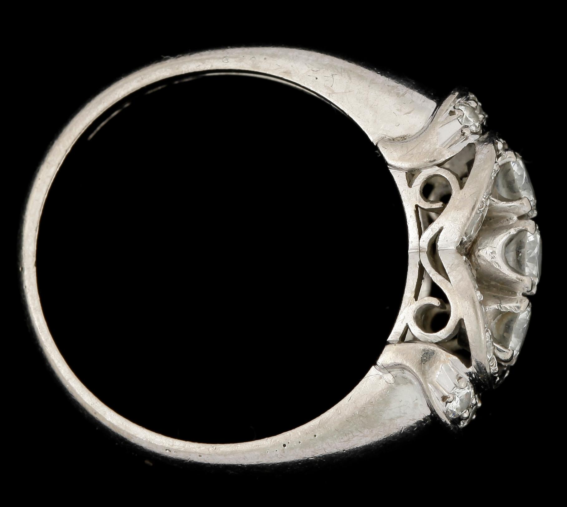 RING, 18k vitguld med briljantslipade diamanter tot ca 0.45ct. Lawepe, Stockholm, 1957. Vikt 5,6g.
