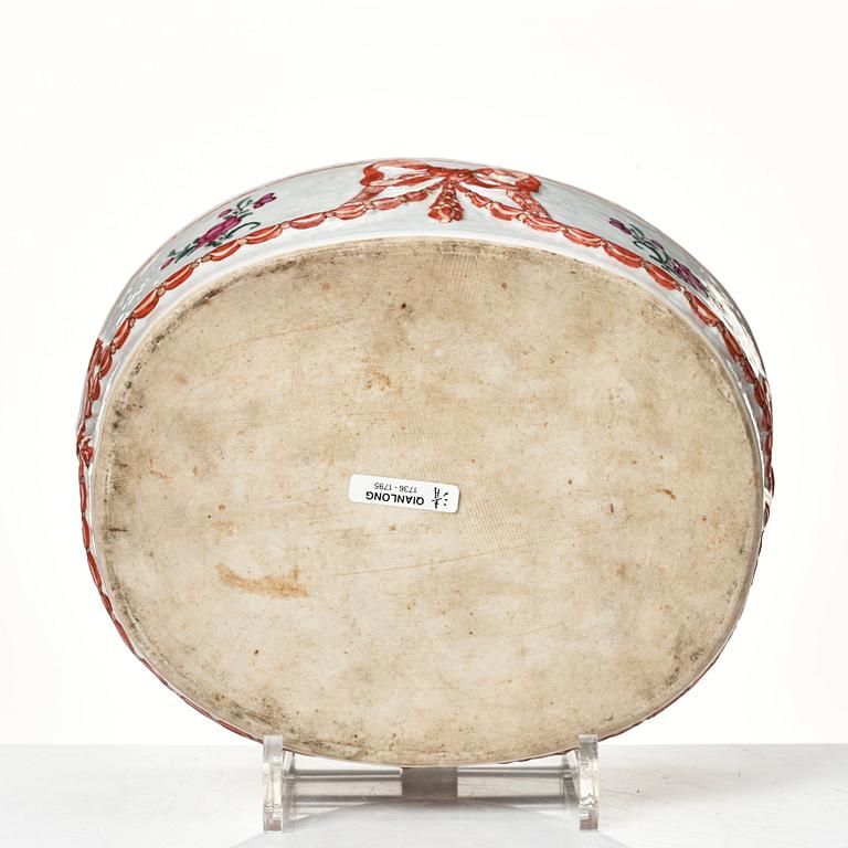 Pastejform med lock och fat, kompaniporslin. Qingdynastin, Jiaqing (1796-1820).