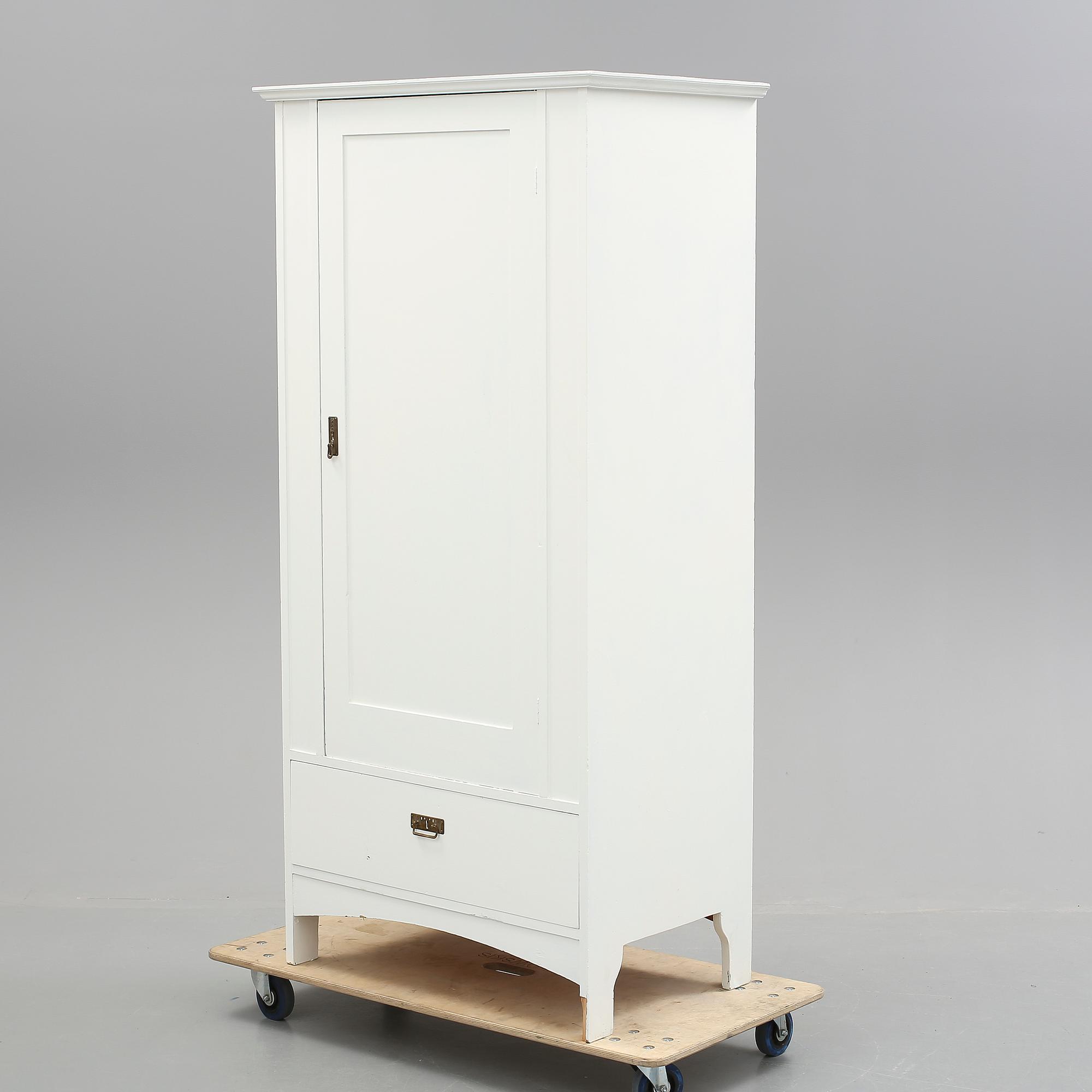 KLÄDSKÅP, 1900-talets början.