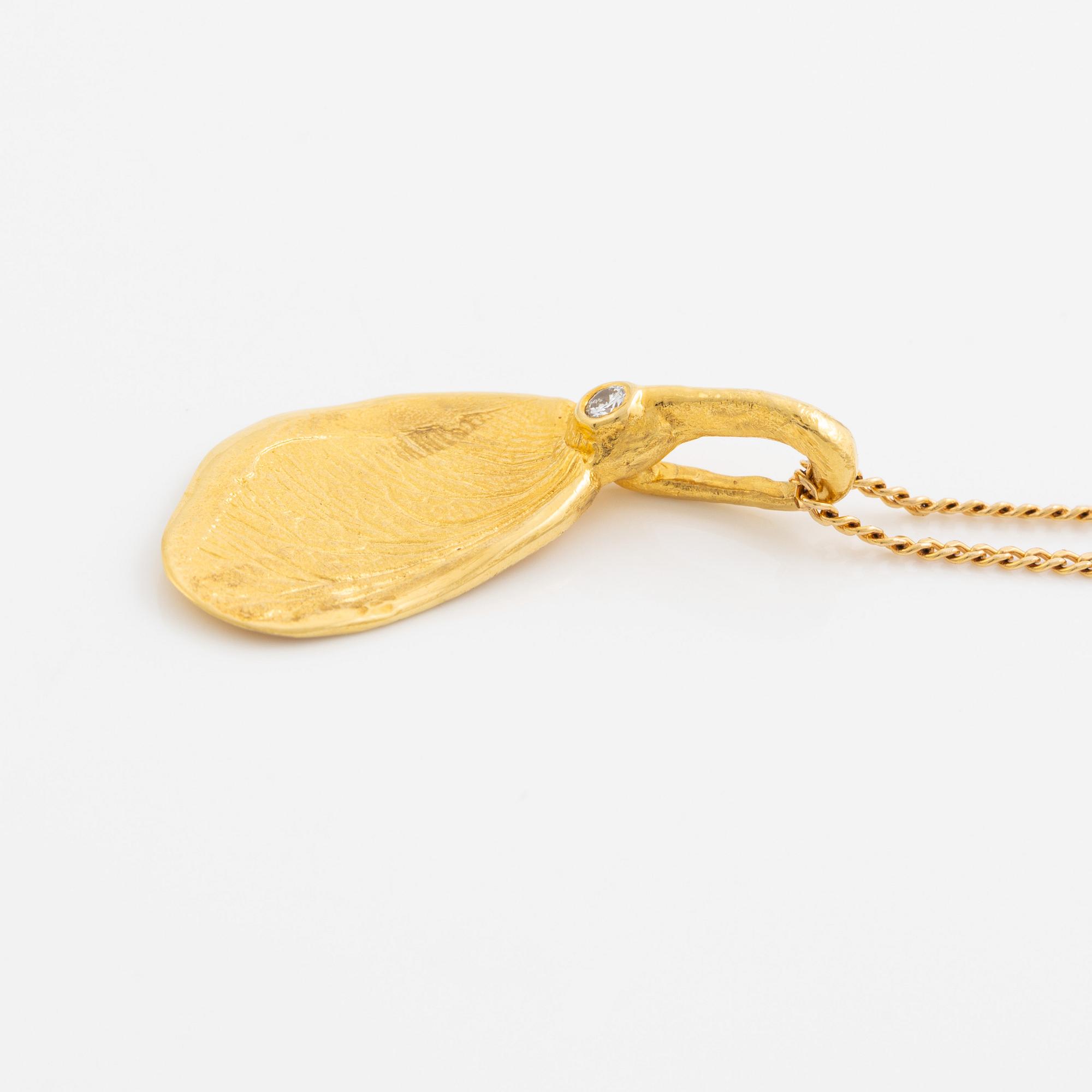Pendant, 18K gold with a round brilliant-cut diamond.