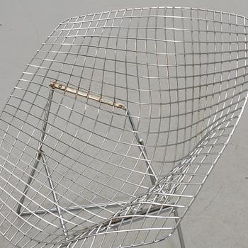 A HARRY BERTOIA DIAMOND CHAIR.