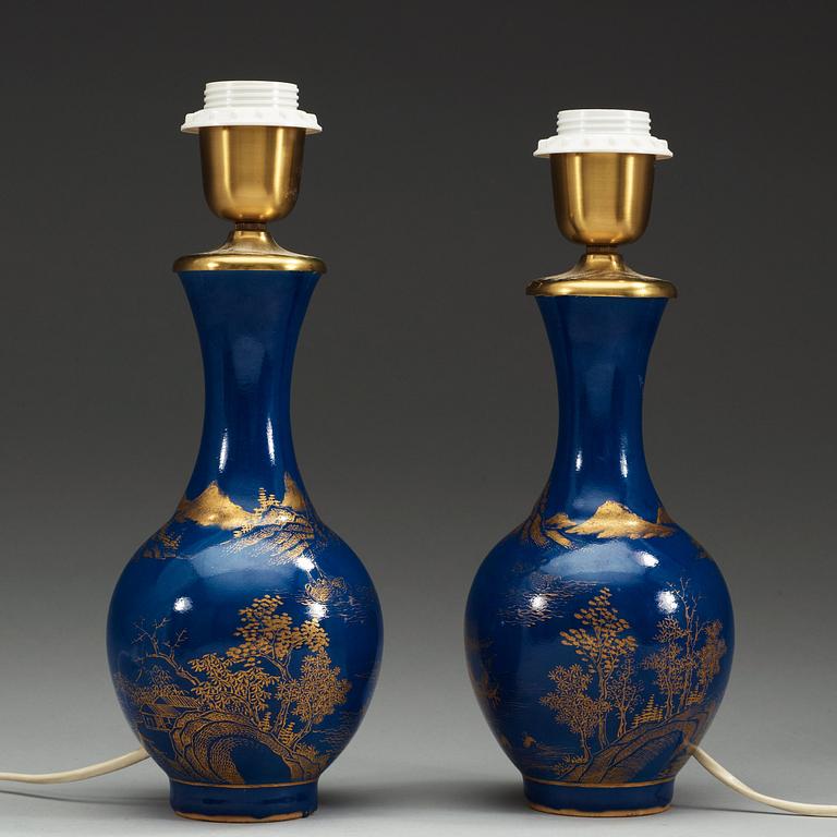VASER, ett par, porslin, Qing dynastin, 1800-tal.