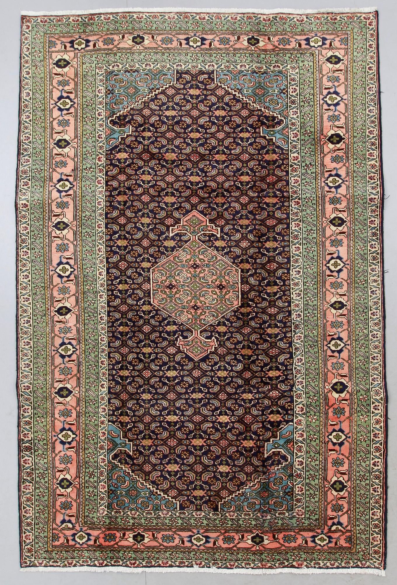 MATTA, Ardebil, ca 300 x 195 cm.