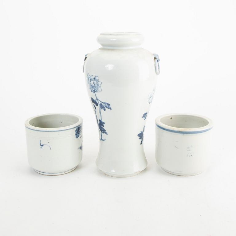 A matched set of two blue and white flower pots and a vase, late Qing dynasty.