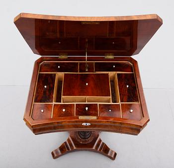 DAMARBETSBORD, senempir, 1800-talets mitt.