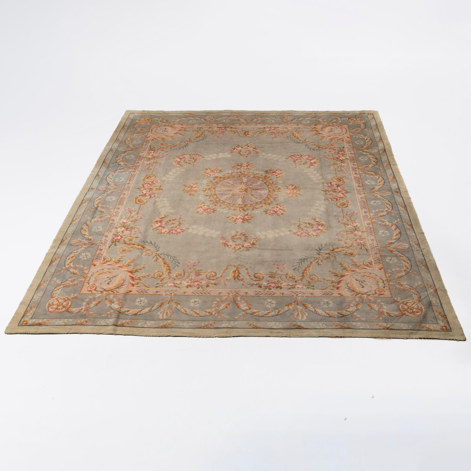 Matta, Antik, Savonnerie, Centraleuropa, ca 500 x 387 cm.