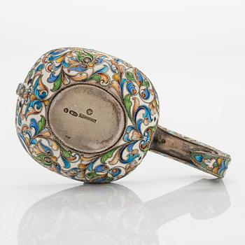 Khlebnikov, kåsa, förgyllt silver och cloisonnéemalj, Moskva 1908-1917.
