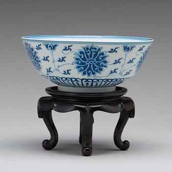 A blue and white 'lotus' bowl, late Qingdynasty with Guangxus six character mark.