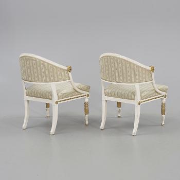 KARMSTOLAR, ett par, så kallade "baljfåtöljer", gustaviansk stil, 1900-talets början.