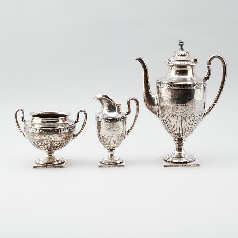 KAFFESERVIS, 3 delar, silver, CG Hallberg, Stockholm 1904. Vikt ca 1016 g.