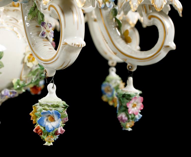 Porcelain chandelier from Dresden, around the middle of the 20th century.