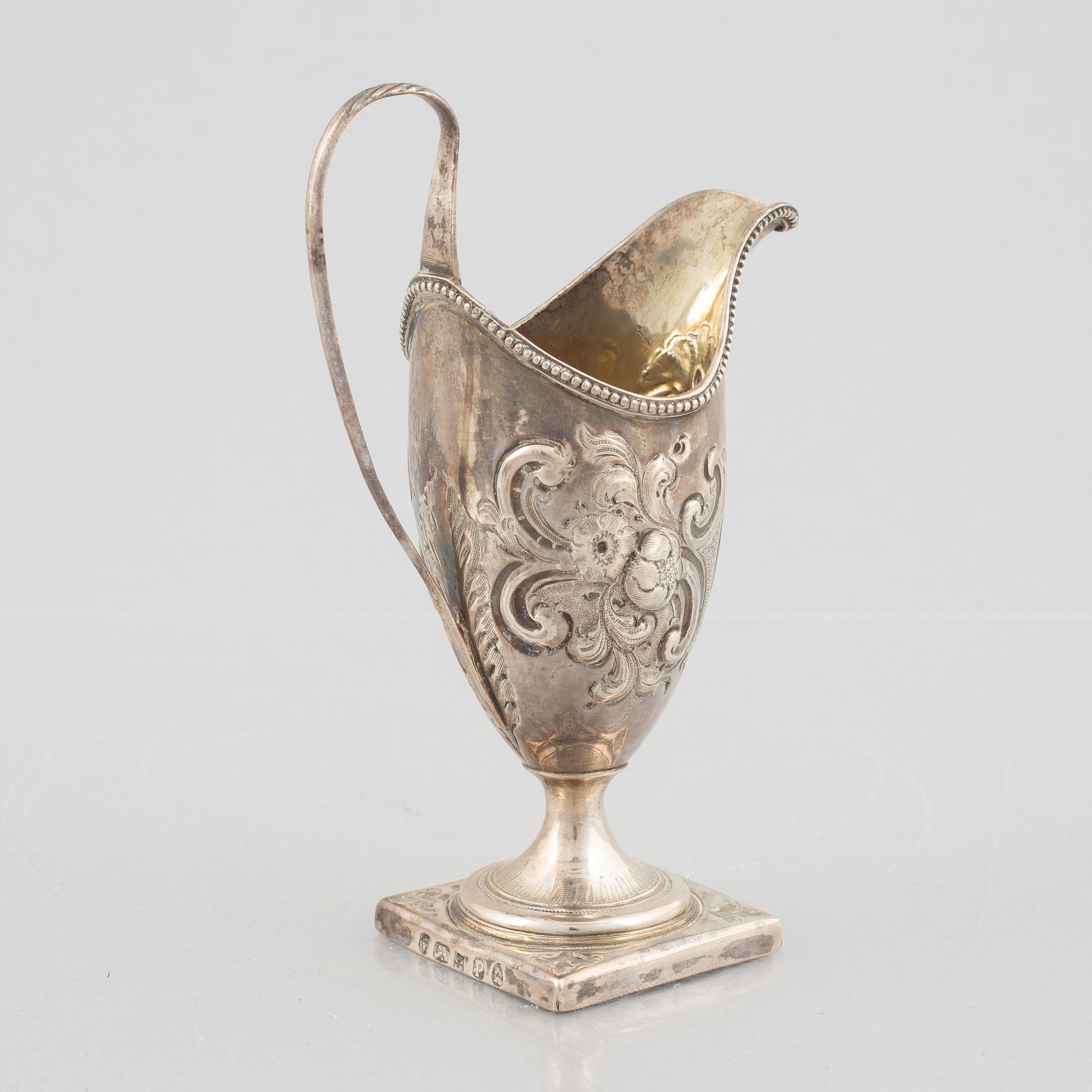 Bowl and cream jug, silver, London, England 18-19th Century.